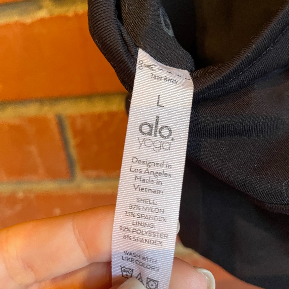 ALO Yoga Black Sports Bra - Picture 4 of 4